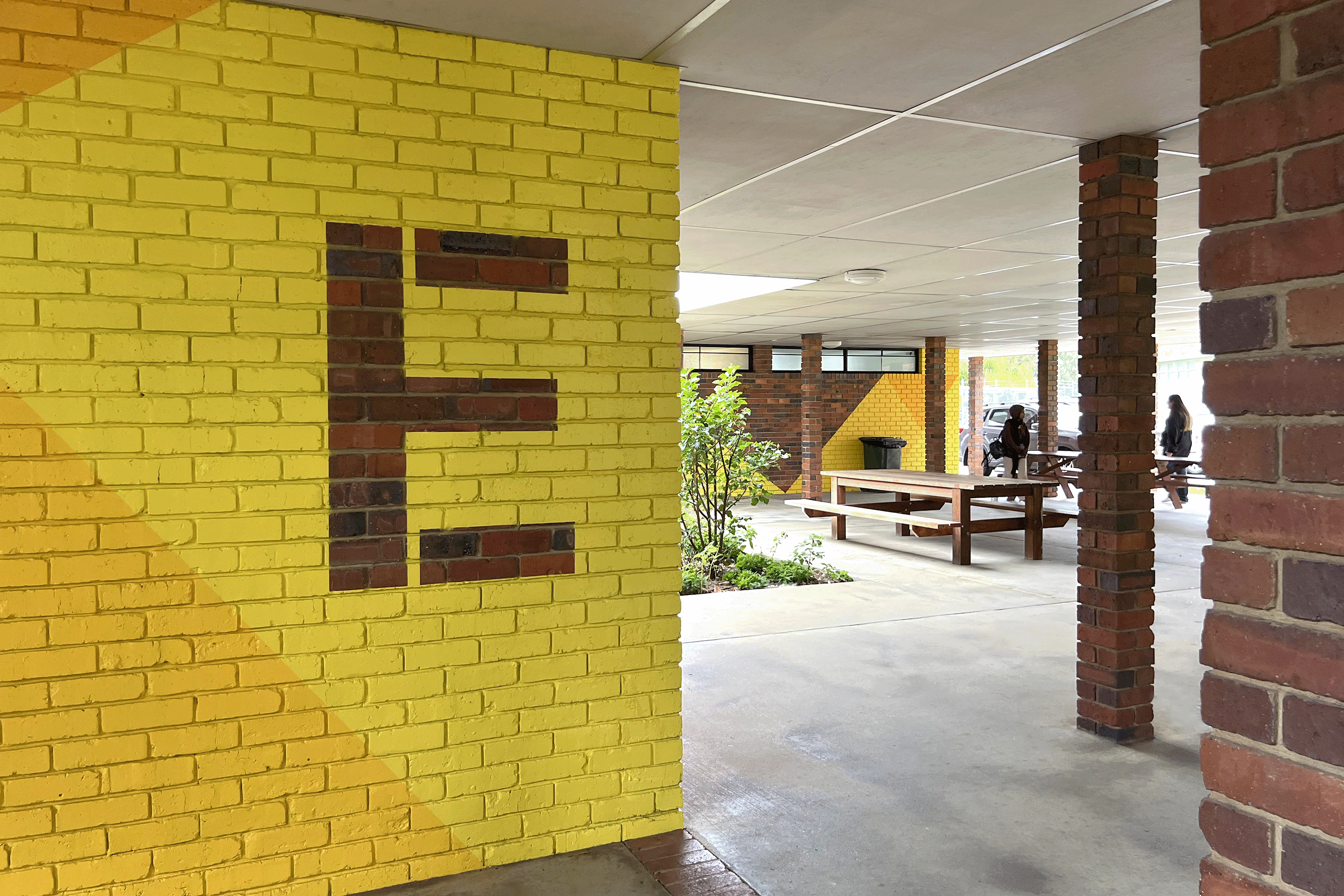 North_Lake_Senior_Campus_yellow_signage